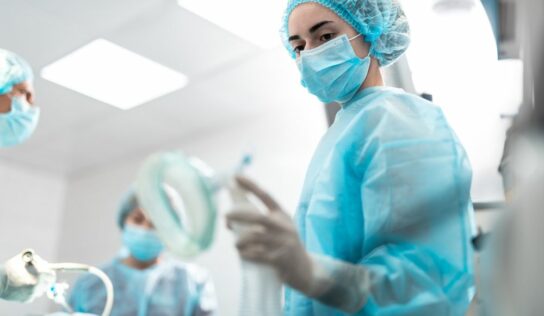 La importancia del personal de salud no cesa en una pandemia sin pausa