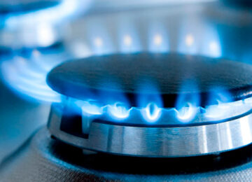 ¿Cómo cambio el inyector de gas natural a butano?