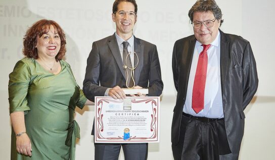 El doctor German Macía recibe el premio Estetoscopio de Oro a la Innovación en la Medicina 2023