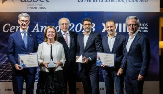 Grupo Julià y Montserrat Pons, Directora de Finanzas y Administración de BASF Española, ganadores de los Premios a la Excelencia que otorga la Asociación Española de Financieros de Empresa (ASSET)