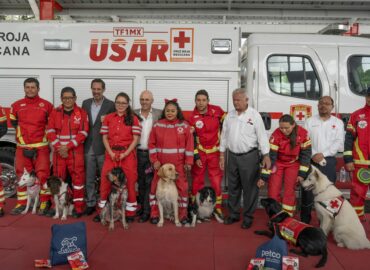 Reconocen a caninos de Cruz Roja con donativo