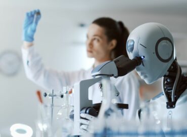 La IA revoluciona el I+D, la fabricación y la distribución en el sector farmacéutico según Catenon