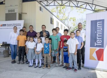 Ternium dona aula móvil a Comunidad de la Sierra en Michoacán