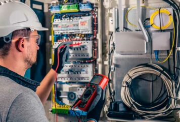 ¿Cuándo es el momento adecuado para llamar a un electricista?