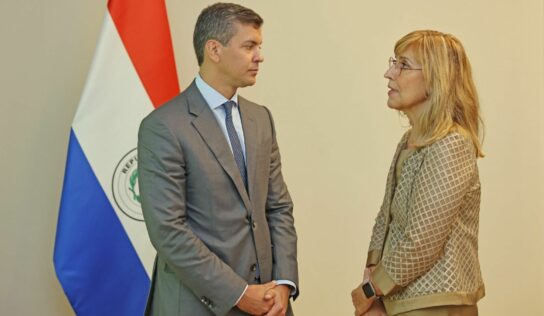 Núria Vilanova, presidenta de CEAPI, junto a inversores iberoamericanos son recibidos por Santiago Peña