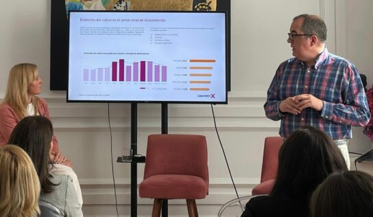 La afluencia a tiendas físicas de los españoles aumentó de media casi un 46% en 2023 respecto al año anterior