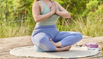 Tres beneficios del yoga en la era del burnout laboral