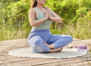 Tres beneficios del yoga en la era del burnout laboral