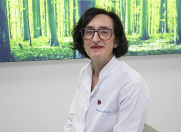 Ana González Elósegui, médico de la Unidad de Trasplante Capilar de Policlínica Gipuzkoa: «Evitar roces la primera semana tras el trasplante capilar es crucial para evitar la pérdida de unidades foliculares»