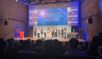 Formación Universitaria es nombrada Empresa del Año en los Premios Empresa Social 2024