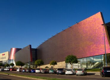 El Grupo Indotek compra a Blackstoneel centro comercial Espacio León