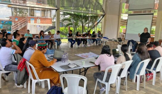 Lorra lleva su experiencia a Colombia