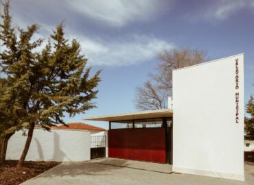 Velatorio de Casas de Lázaro: arquitectura para arropar a las familias cuando pierden a un ser querido