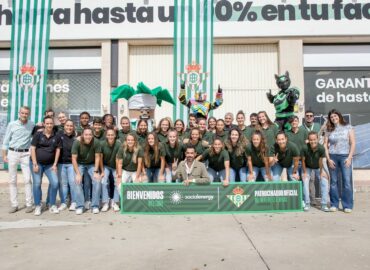 Social Energy y El Real Betis Féminas renuevan su energía en una visita cargada de emoción