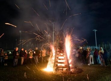 Explore Louisiana: tradiciones navideñas, hogueras y luces de ensueño