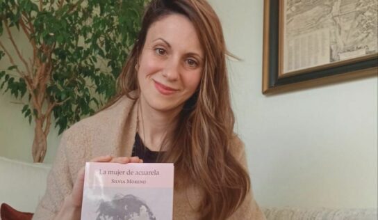 La escritora Silvia Moreno sorprende con su thriller psicológico ‘La mujer de acuarela’