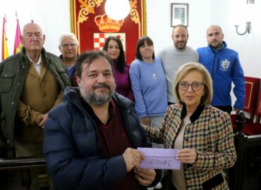 Fuentenovilla entrega la recaudación de su marcha solidaria a APANAG