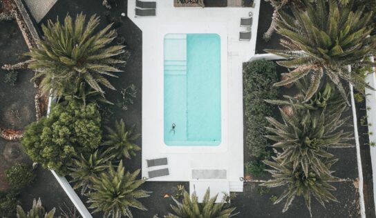 Villa Amonita: arquitectura consciente en Lanzarote con cerámica de APE Grupo