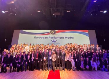 Estudiantes andaluces y canarios trasladan a El Centro Inglés los debates del Parlamento Europeo