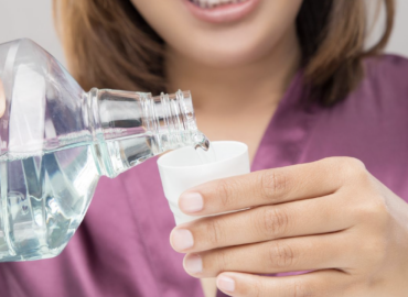 El Centre Dental Francesc Macià explica las claves de los mejores tipos de enjuagues bucales y colutorios para la salud bucodental