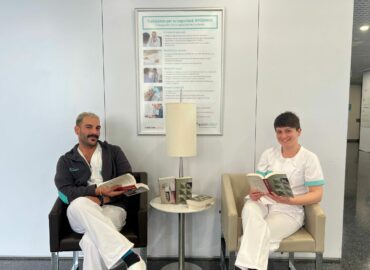 Quirónsalud Bizkaia celebra el Día Internacional del Libro con una acción especial para sus pacientes hospitalizados