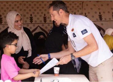 El centro auditivo móvil de Aural lleva atención auditiva gratuita a Marruecos durante la Titan Desert