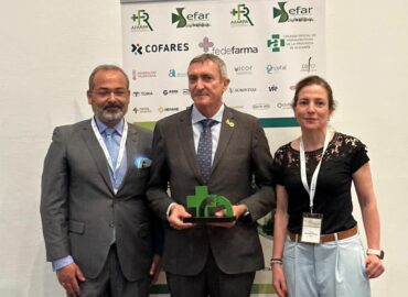 El ex presidente de FEFCAM, premiado por su compromiso con la farmacia rural