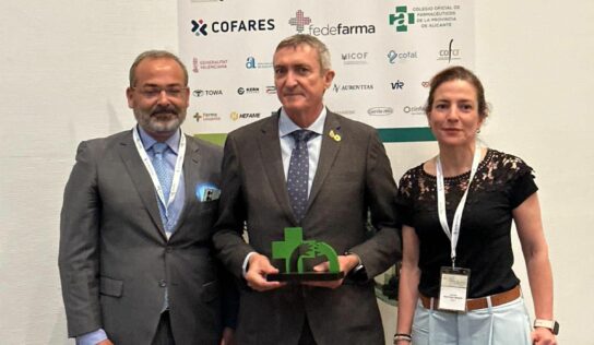 El ex presidente de FEFCAM, premiado por su compromiso con la farmacia rural