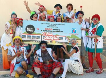 The Outlet Stores Alicante dona 6.000 euros a Payasospital tras su última campaña solidaria