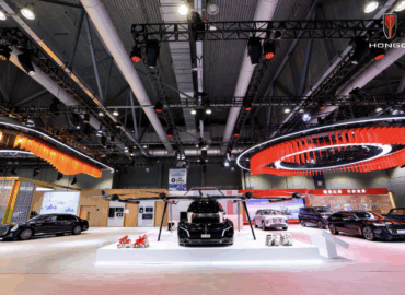 Cuando el Girasol Dorado se encuentra con la Bauhinia: HONGQI presenta el lujo oriental en la Exposición Internacional de Automoción y Cadena de Suministro 2025 (Hong Kong)