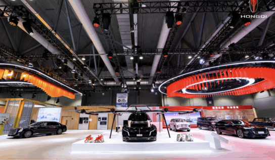 Cuando el Girasol Dorado se encuentra con la Bauhinia: HONGQI presenta el lujo oriental en la Exposición Internacional de Automoción y Cadena de Suministro 2025 (Hong Kong)