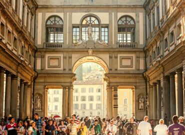 Airbnb insta a las ciudades europeas a abordar el impacto abrumador del modelo hotelero en el turismo masivo