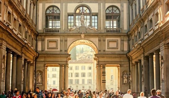 Airbnb insta a las ciudades europeas a abordar el impacto abrumador del modelo hotelero en el turismo masivo