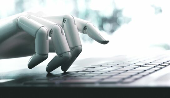 La IA generativa ya permite a las empresas detectar de forma automática los problemas emocionales de sus trabajadores sin invadir su privacidad