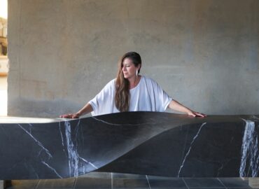 Verónica Mar esculpe la energía invisible inspirada en la naturaleza y presenta ‘Echoes of water’ en NY