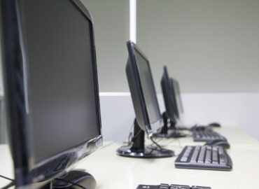 Redkom Computers amplía sus servicios de mantenimiento informático con soluciones integrales de factura electrónica para pymes y autónomos