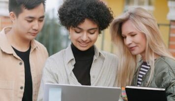 Apostar por el talento joven: una inversión estratégica para las empresas por De la Paz Costemalle DFK