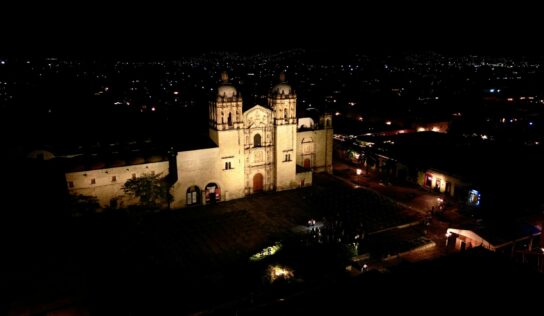 Gobierno de Oaxaca e Iberdrola México iluminan el Templo de Santo Domingo con tecnología sostenible