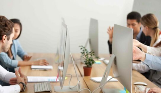 Reinventarse en entornos complejos: una mirada al recorrido empresarial de José Laya Quintana