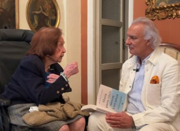 Mercedes cumple 107 años con marcapasos y una mente imbatible, de la mano del doctor de la Peña