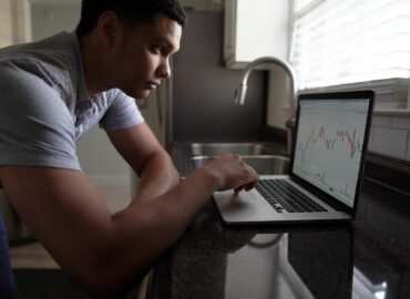 Cómo construir una mentalidad ganadora en el trading y evitar los errores más costosos: Capital.com