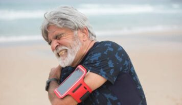 El Dr. Manrique Ávila aclara las posibles causas y soluciones del dolor de hombro al levantar el brazo
