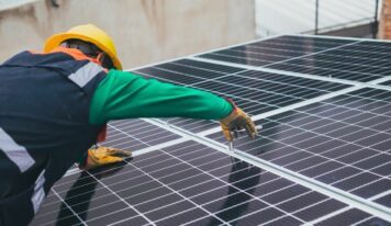 Lucerna Energy explica como reducir costos con paneles solares industriales