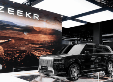 Acelerando la evolución de la inteligencia corporizada en el automóvil, Geely Auto Group se asocia con StepFun para una exposición conjunta en la Conferencia Mundial de Inteligencia Artificial 2025