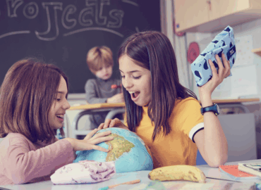 Revolución sostenible en la vuelta al cole: cómo un colegio puede ahorrar 317.000 m² de residuos al año y una familia hasta 170€ por niño con envoltorios reutilizables