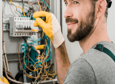 Formación Universitaria prepara el Título Oficial de Técnico en Instalaciones Eléctricas y Automáticas