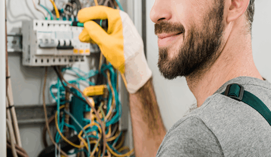 Formación Universitaria prepara el Título Oficial de Técnico en Instalaciones Eléctricas y Automáticas