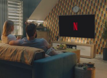 Freedom24 analiza cómo Netflix convierte los escándalos en una mina de oro para la industria del streaming