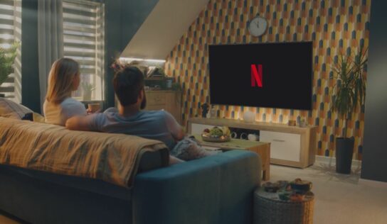 Freedom24 analiza cómo Netflix convierte los escándalos en una mina de oro para la industria del streaming