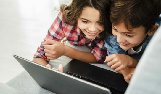 Somos Conexión alerta de la importancia de una educación digital consciente para proteger el bienestar y la privacidad desde la infancia